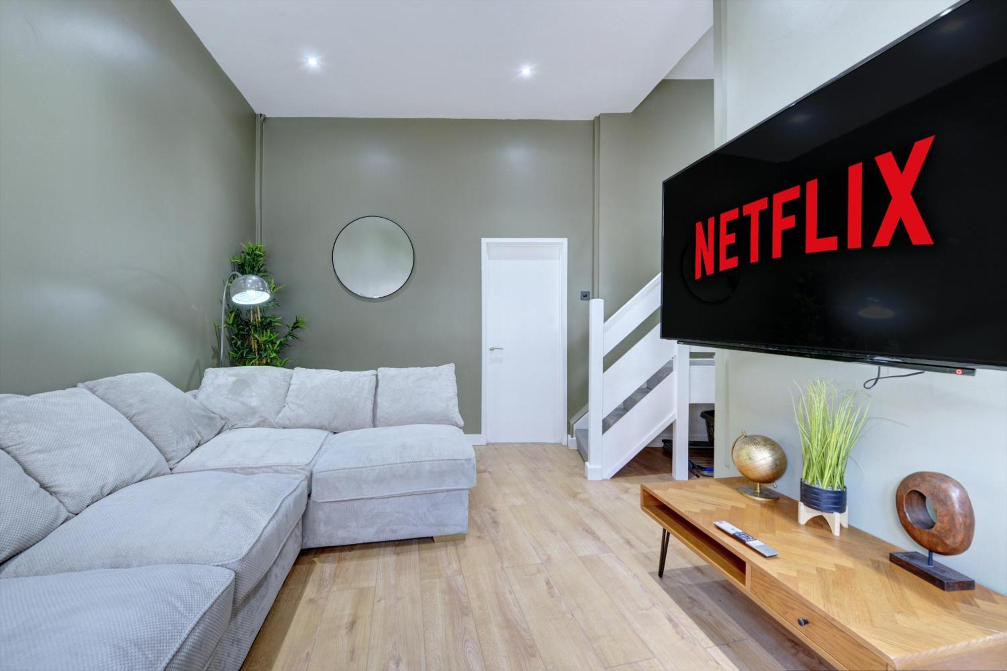 4 Bedrooms Homely House With Garden- Sleeps 9 Comfortably With 6 Comfortable Beds, Free Street Parking, Business Travellers, Contractors, & Holiday-Goers, Coventry, Near All Major Transport Links In Coventry And Motorway Екстер'єр фото