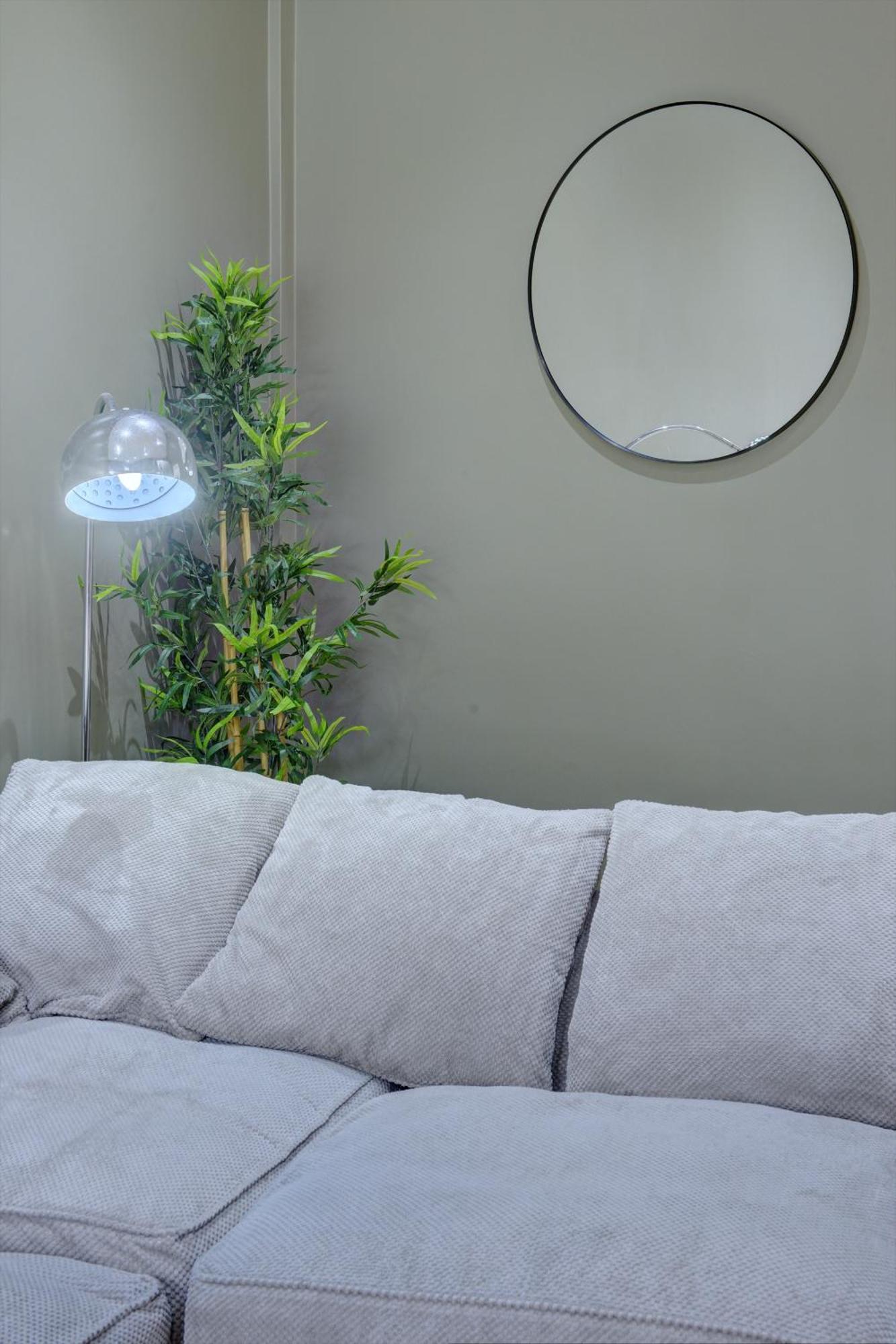 4 Bedrooms Homely House With Garden- Sleeps 9 Comfortably With 6 Comfortable Beds, Free Street Parking, Business Travellers, Contractors, & Holiday-Goers, Coventry, Near All Major Transport Links In Coventry And Motorway Екстер'єр фото