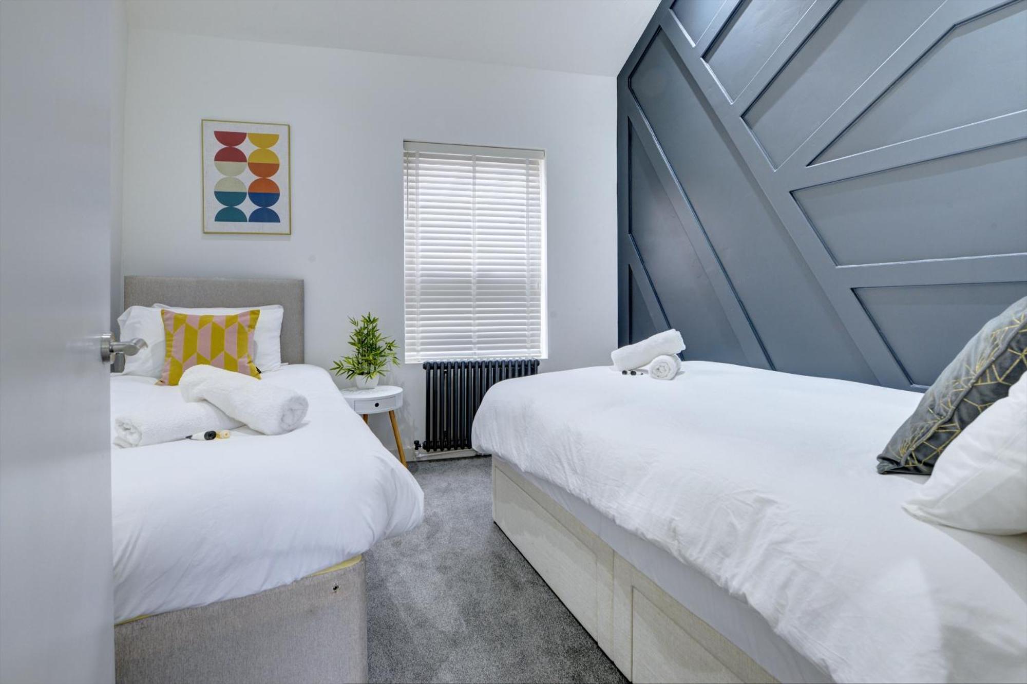 4 Bedrooms Homely House With Garden- Sleeps 9 Comfortably With 6 Comfortable Beds, Free Street Parking, Business Travellers, Contractors, & Holiday-Goers, Coventry, Near All Major Transport Links In Coventry And Motorway Екстер'єр фото