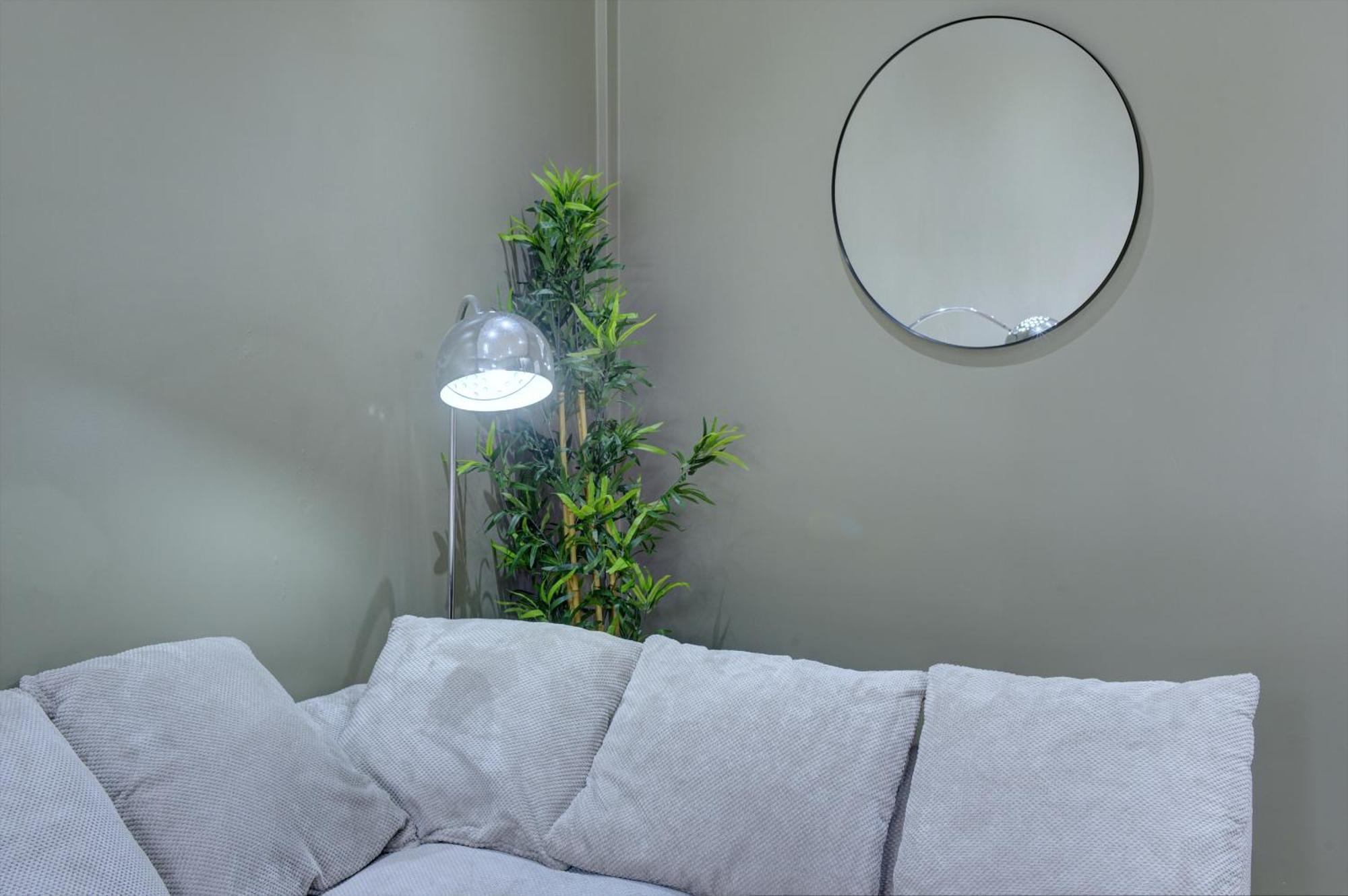 4 Bedrooms Homely House With Garden- Sleeps 9 Comfortably With 6 Comfortable Beds, Free Street Parking, Business Travellers, Contractors, & Holiday-Goers, Coventry, Near All Major Transport Links In Coventry And Motorway Екстер'єр фото