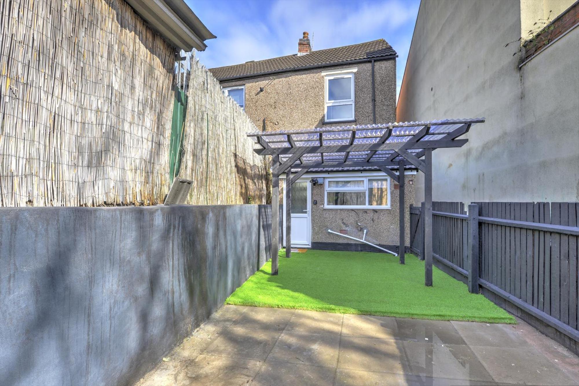 4 Bedrooms Homely House With Garden- Sleeps 9 Comfortably With 6 Comfortable Beds, Free Street Parking, Business Travellers, Contractors, & Holiday-Goers, Coventry, Near All Major Transport Links In Coventry And Motorway Екстер'єр фото